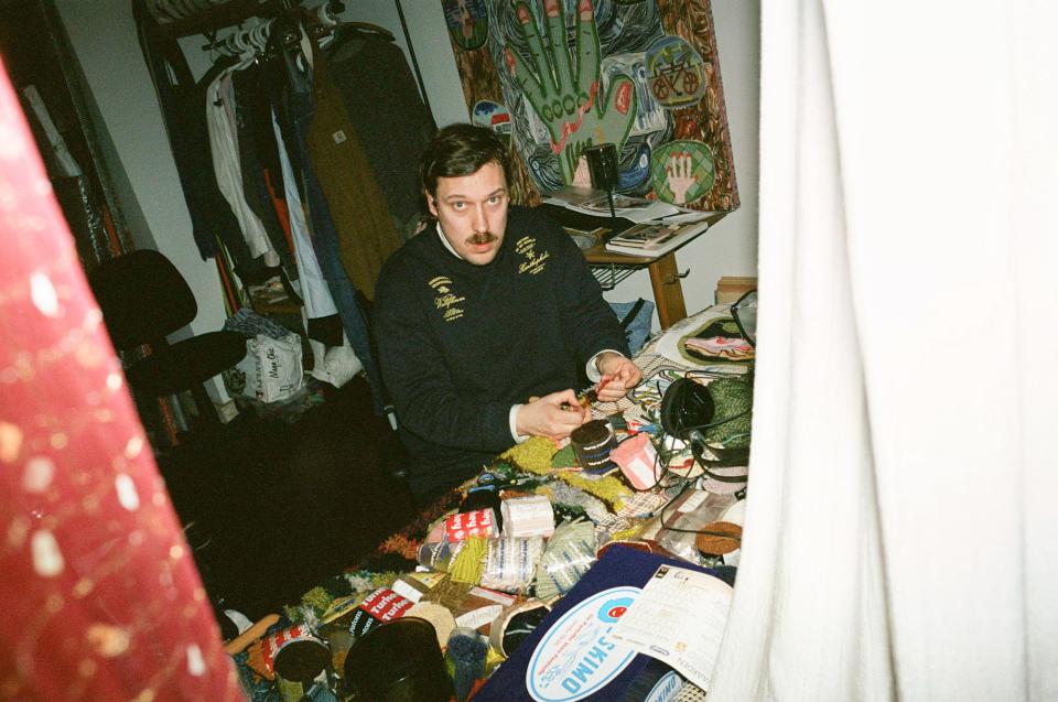 Klaas Rommelaere in zijn atelier (copyright Benjakon)